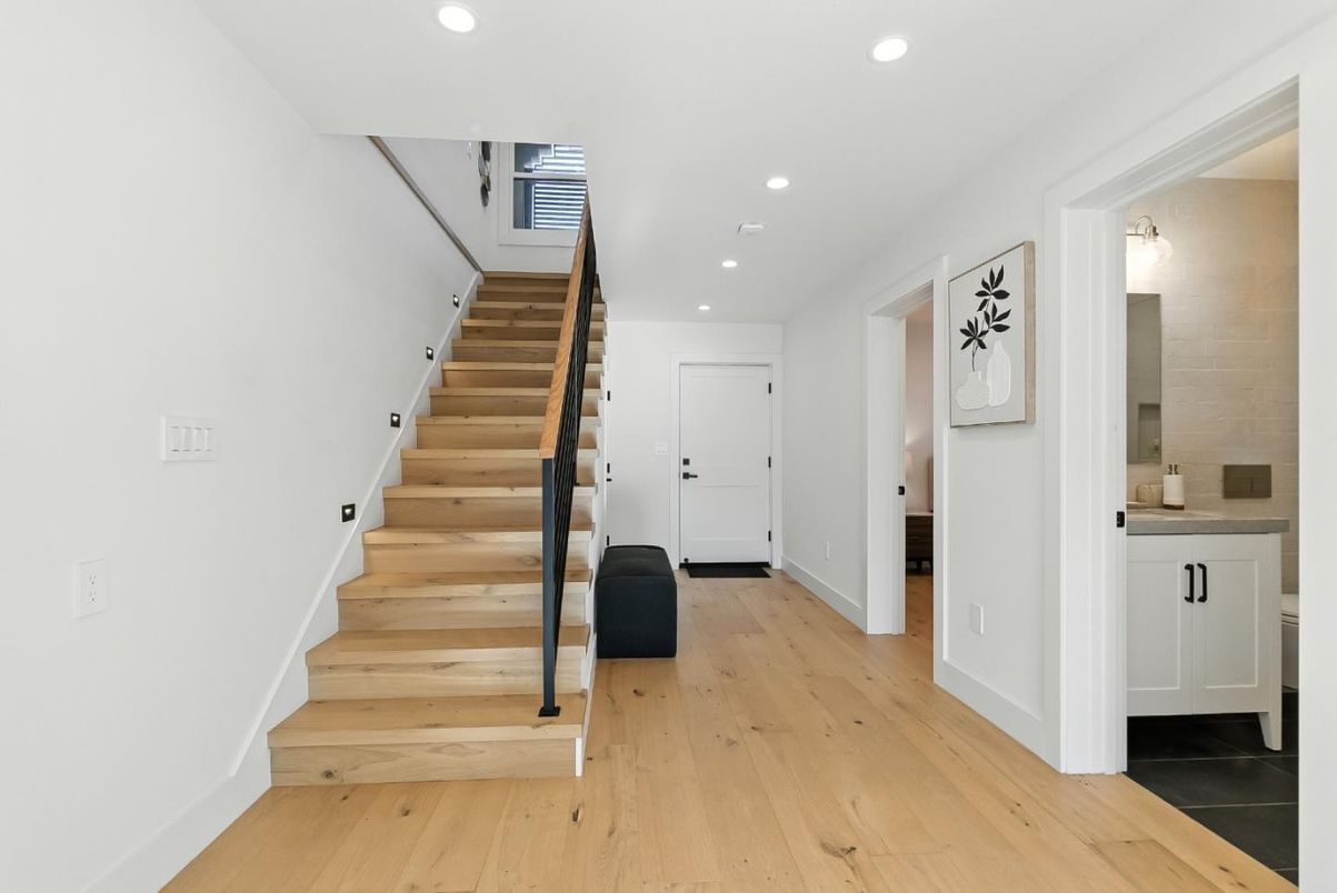 Interior, Recessed Lighting, Wood Texture Flooring
