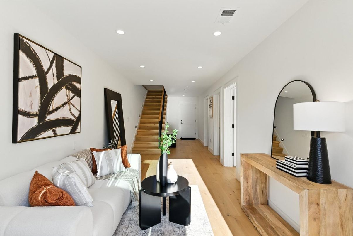 Interior, Living room, Recessed Lighting, Wood Texture Flooring