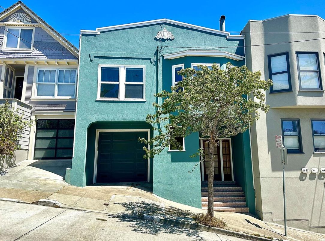 Attached, Exterior, Facade, Rowhouse