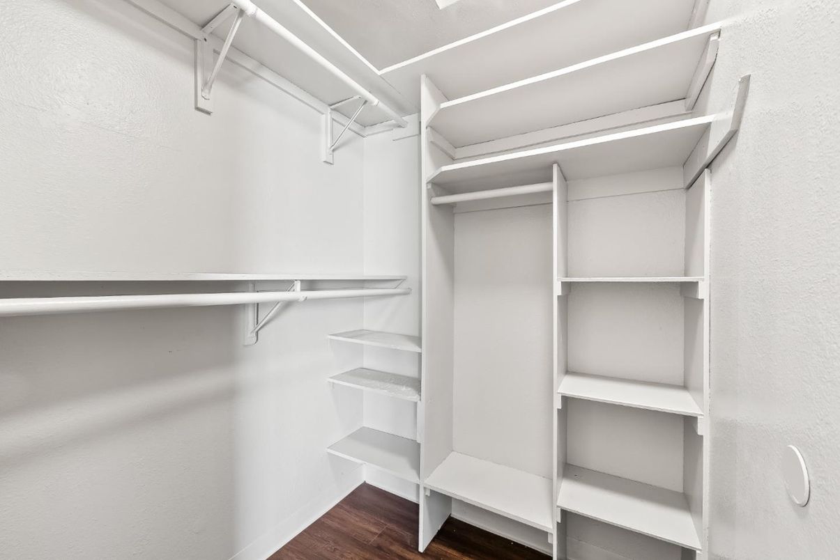 Interior, Walk-in Closets, Wood Texture Flooring