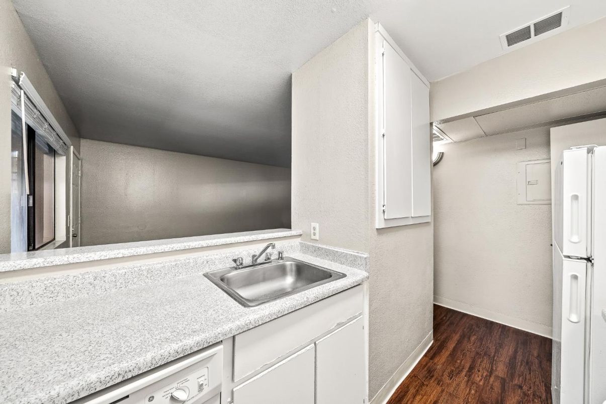 Interior, Kitchen, Washer, Wood Texture Flooring