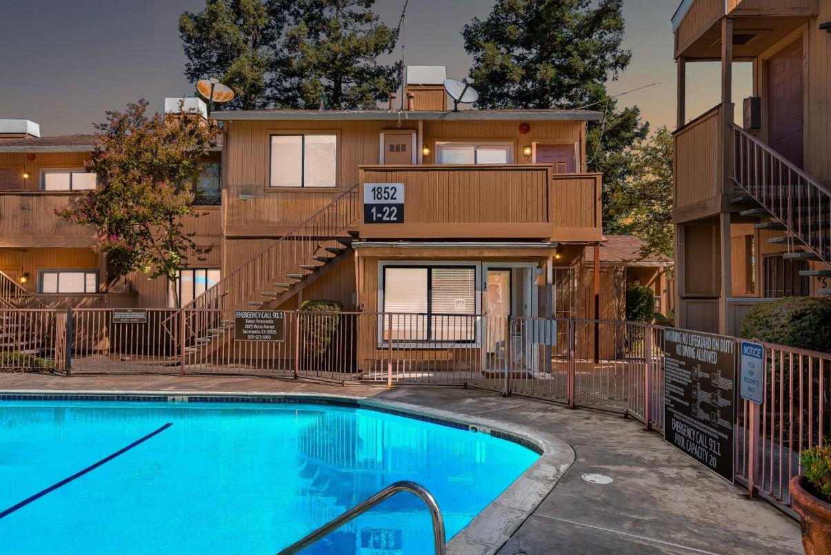 Exterior, Pool