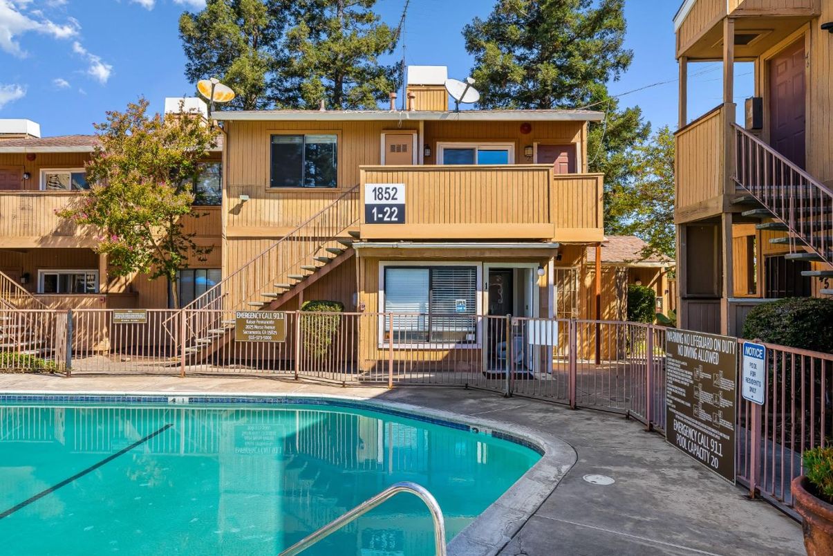 Exterior, Pool