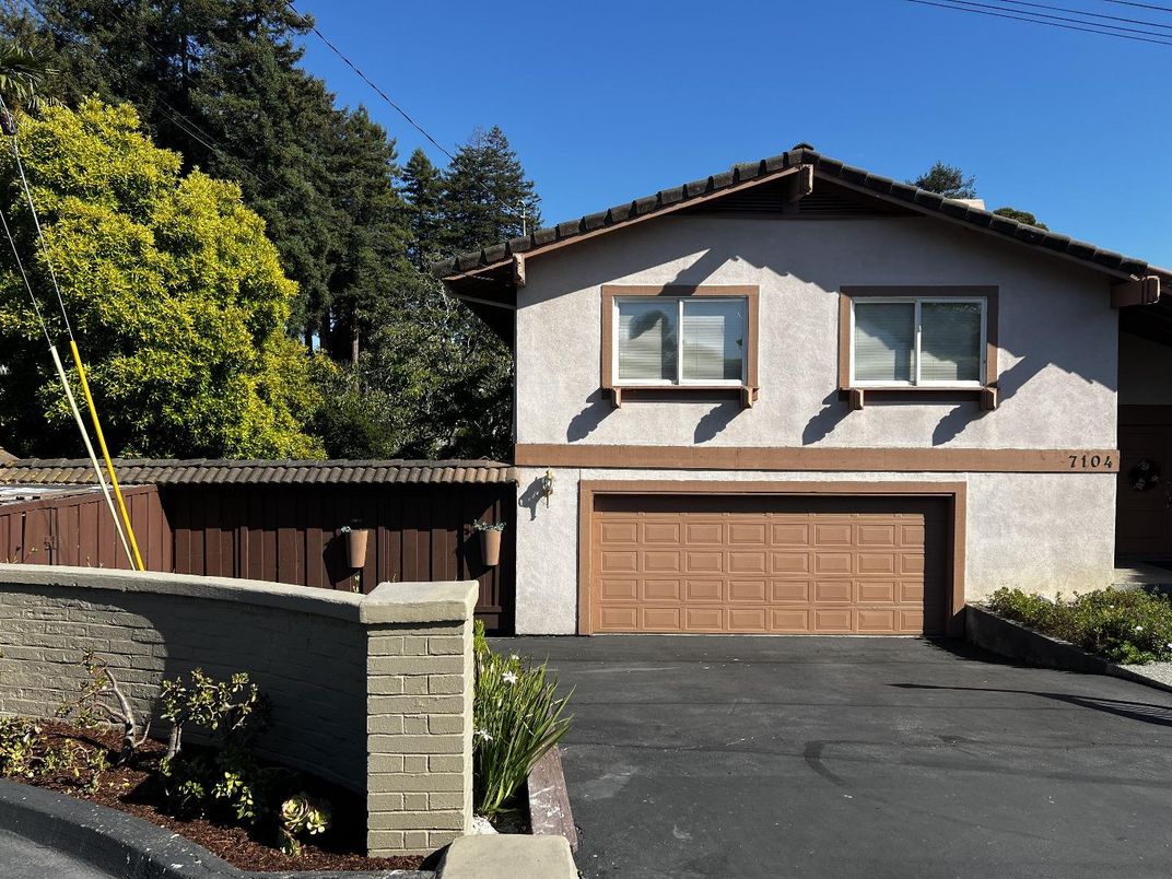 Attached, Exterior, Facade, Spanish Mediterranean