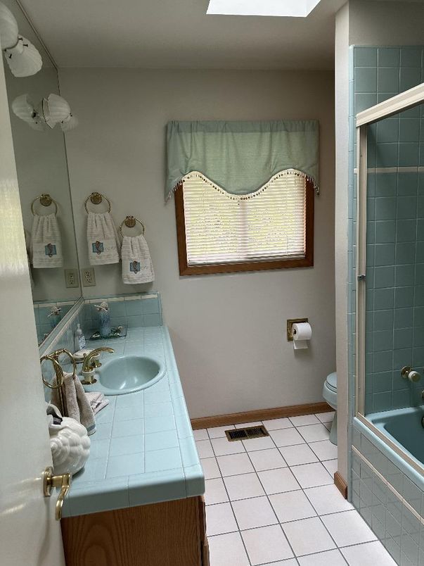 Bathroom, Interior, Tile Countertops