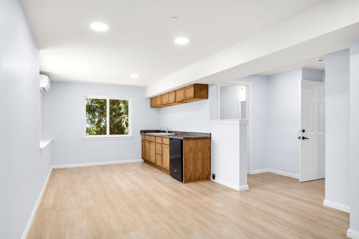 Interior, Recessed Lighting, Wood Texture Flooring