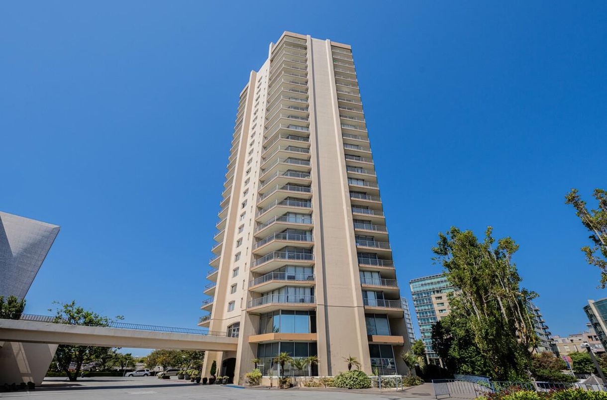 Exterior, Facade, Condo Building