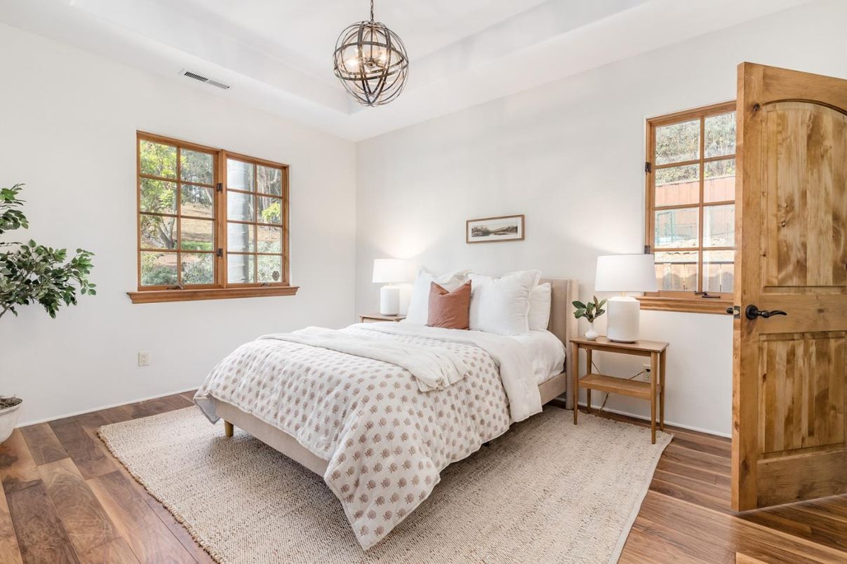Bedroom, Interior, Pendant Lights, Wood Texture Flooring