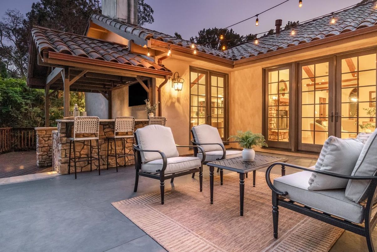 Exterior, Outdoor Kitchen