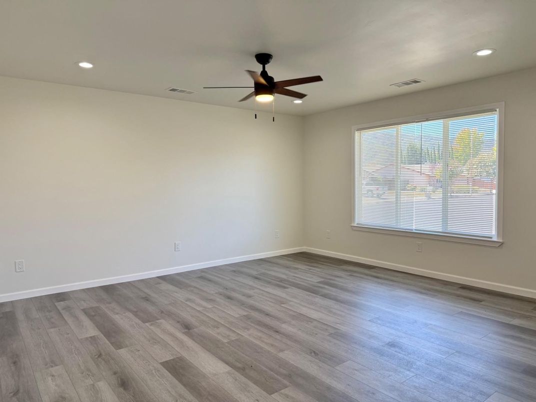 Empty room, Interior, Recessed Lighting, Wood Texture Flooring