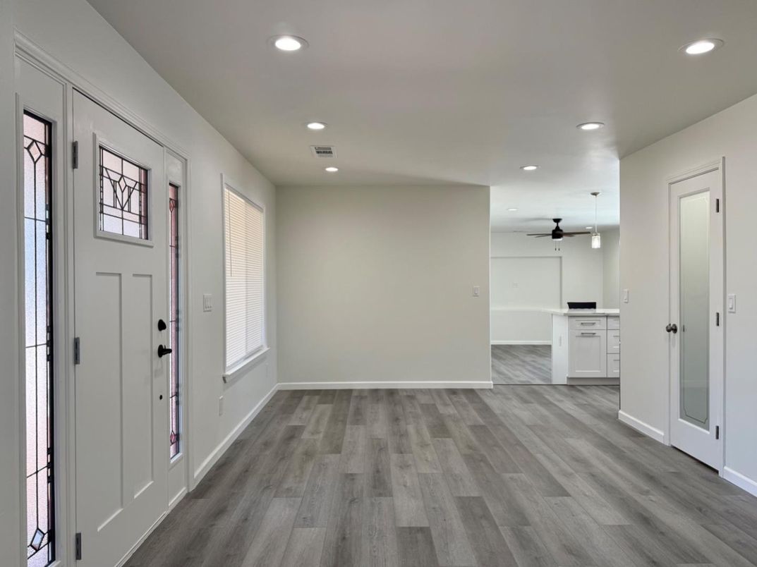 Empty room, Interior, Recessed Lighting, Wood Texture Flooring