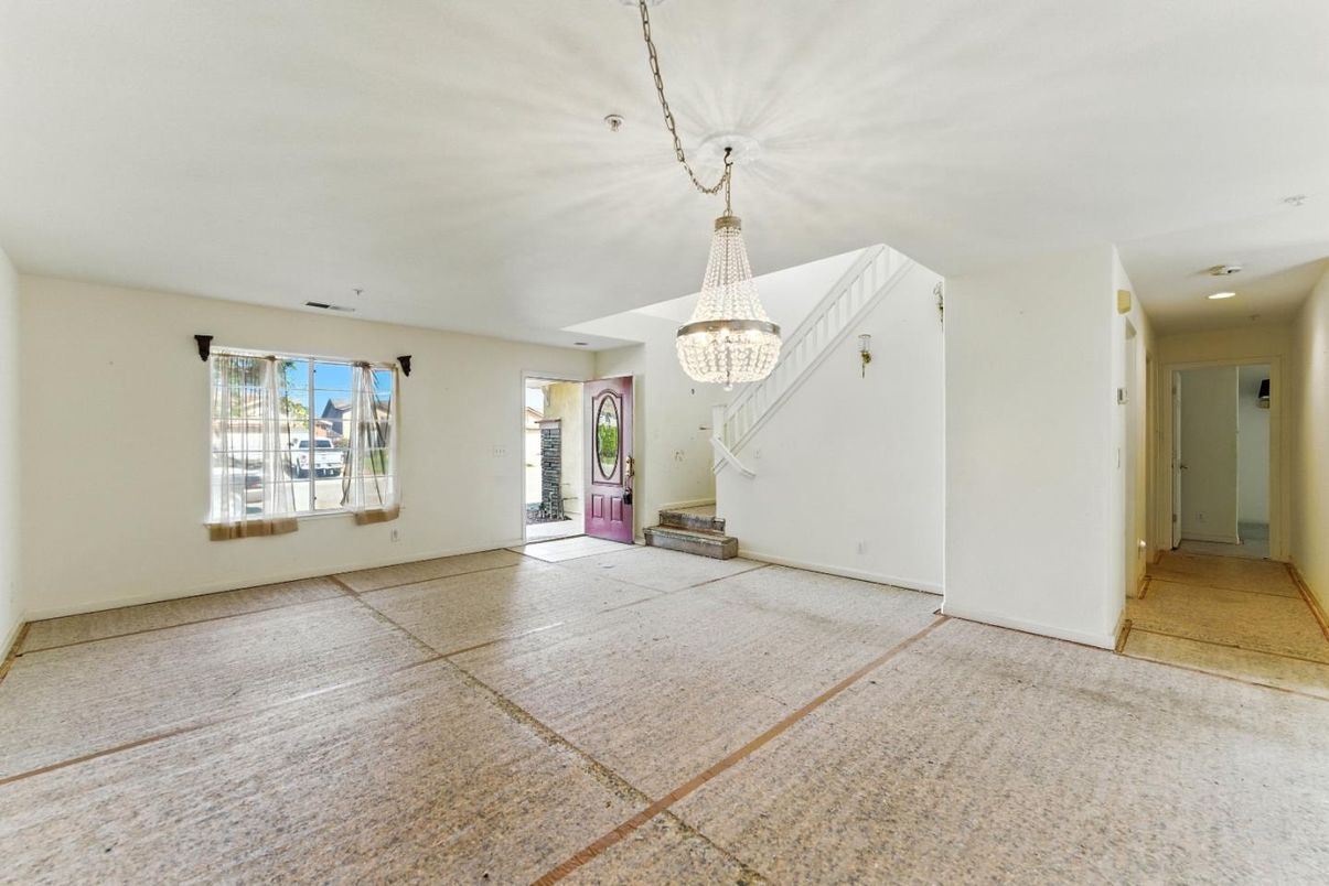 Chandelier, Empty room, Interior, Recessed Lighting