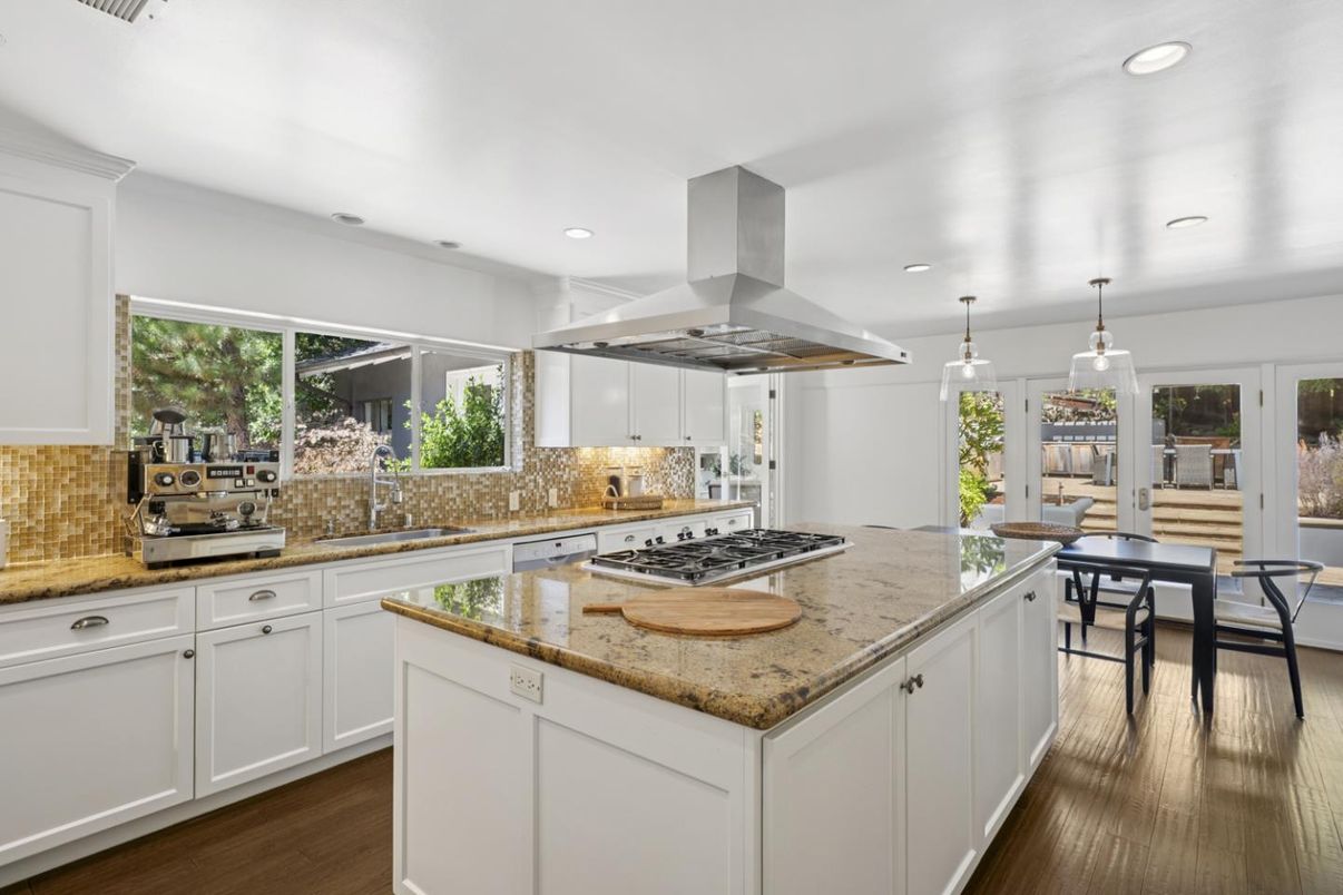 Dining room, Interior, Kitchen, Pendant Lights, Recessed Lighting, Wood Texture Flooring