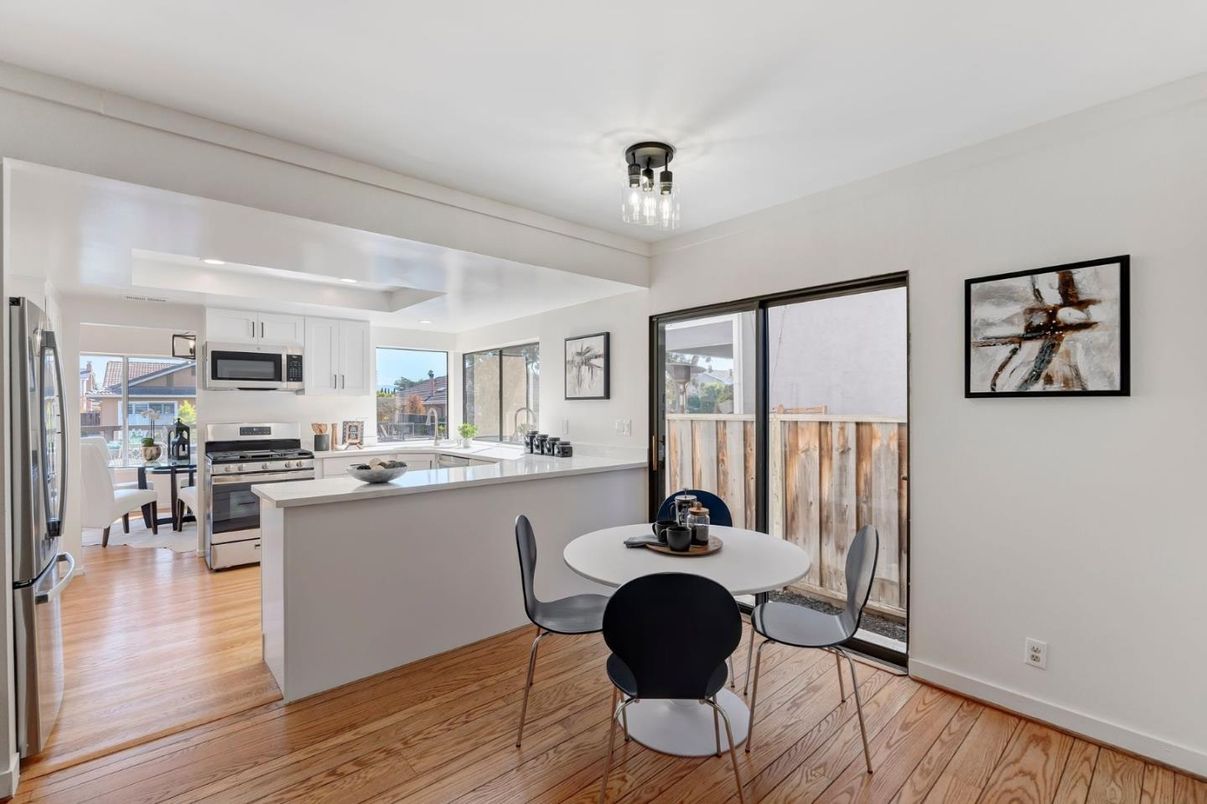 Dining room, Interior, Kitchen, Stainless Steel Appliances, Wood Texture Flooring