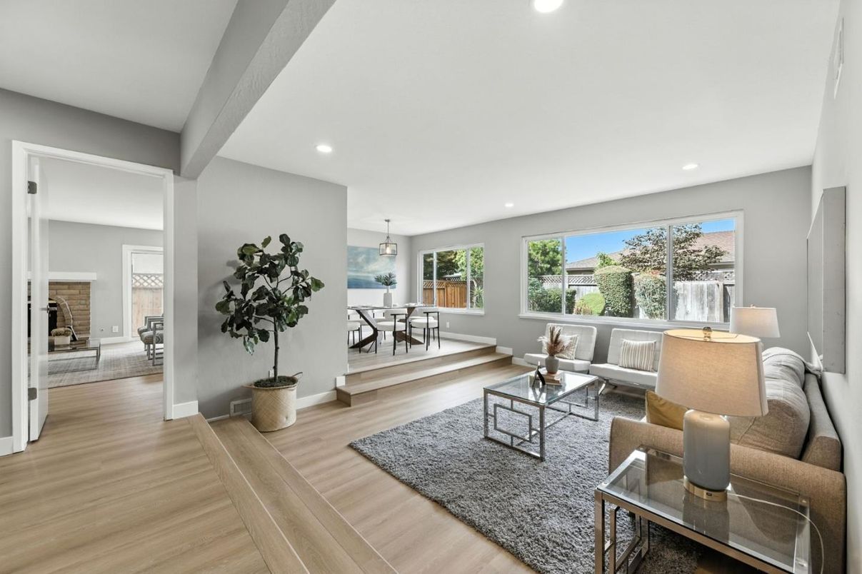 Dining room, Interior, Living room, Pendant Lights, Recessed Lighting, Wood Texture Flooring