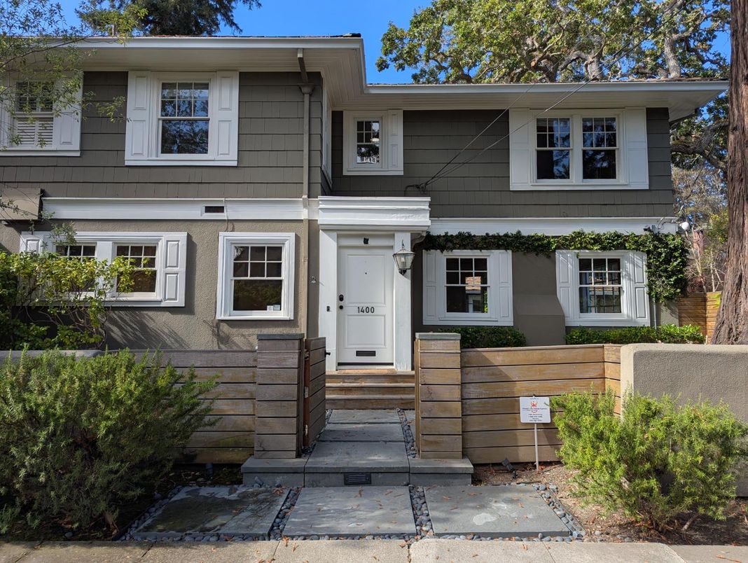 Exterior, Facade, Raised Ranch