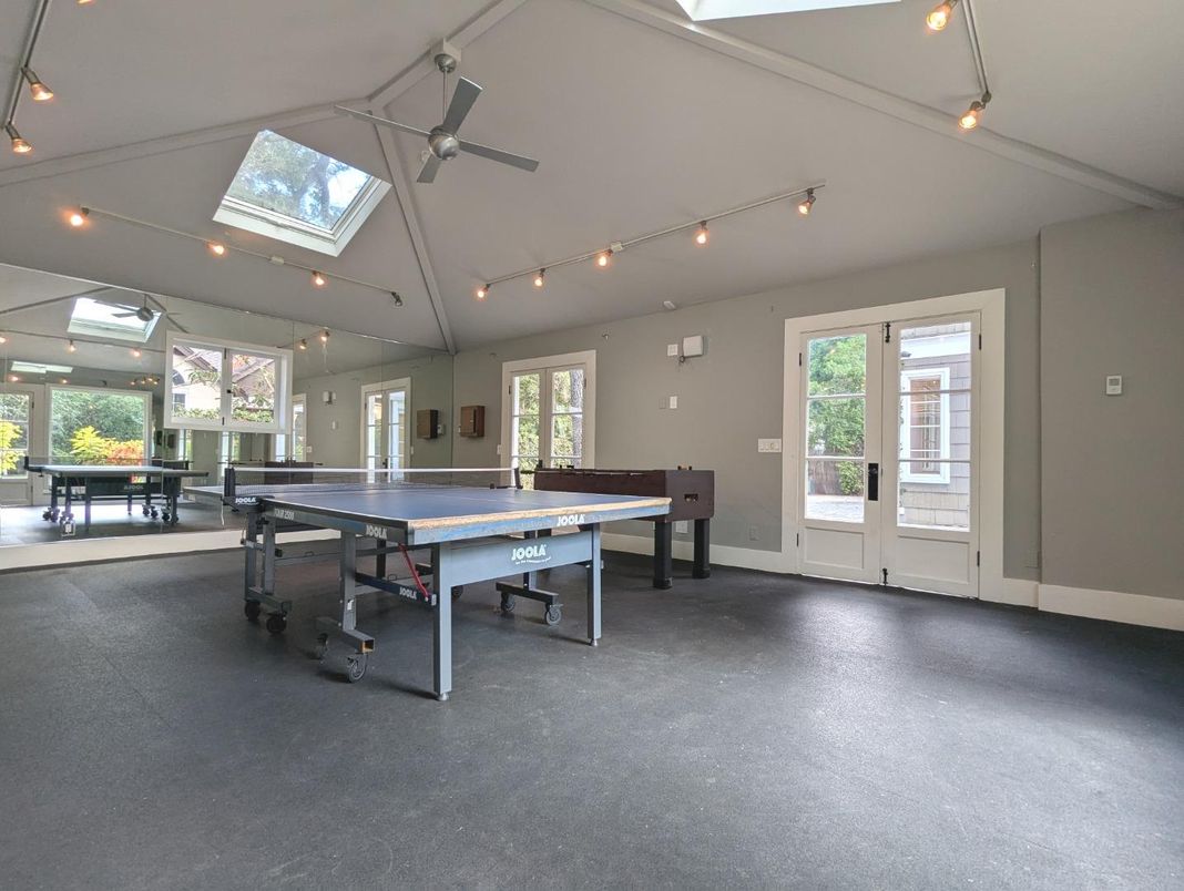 Game Room, Interior