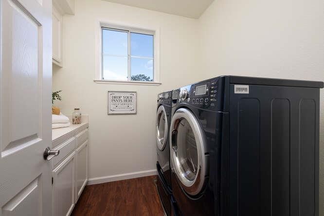 Interior, Washer, Wood Texture Flooring