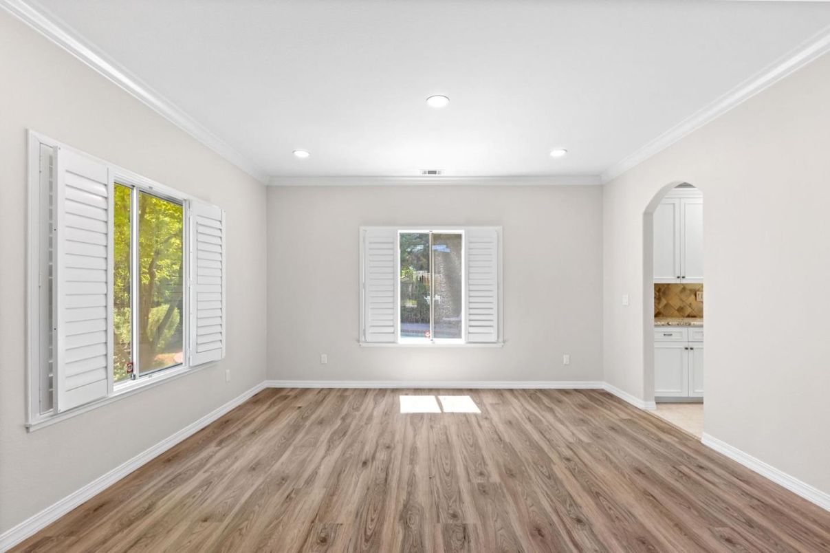 Empty room, Interior, Recessed Lighting, Wood Texture Flooring
