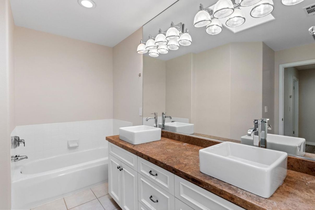 Bathroom, Dual Sink Vanities, Interior, Recessed Lighting