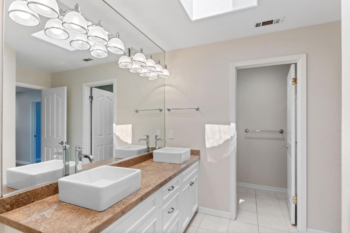 Bathroom, Dual Sink Vanities, Interior
