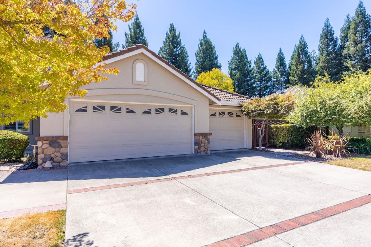 Detached Garage, Exterior