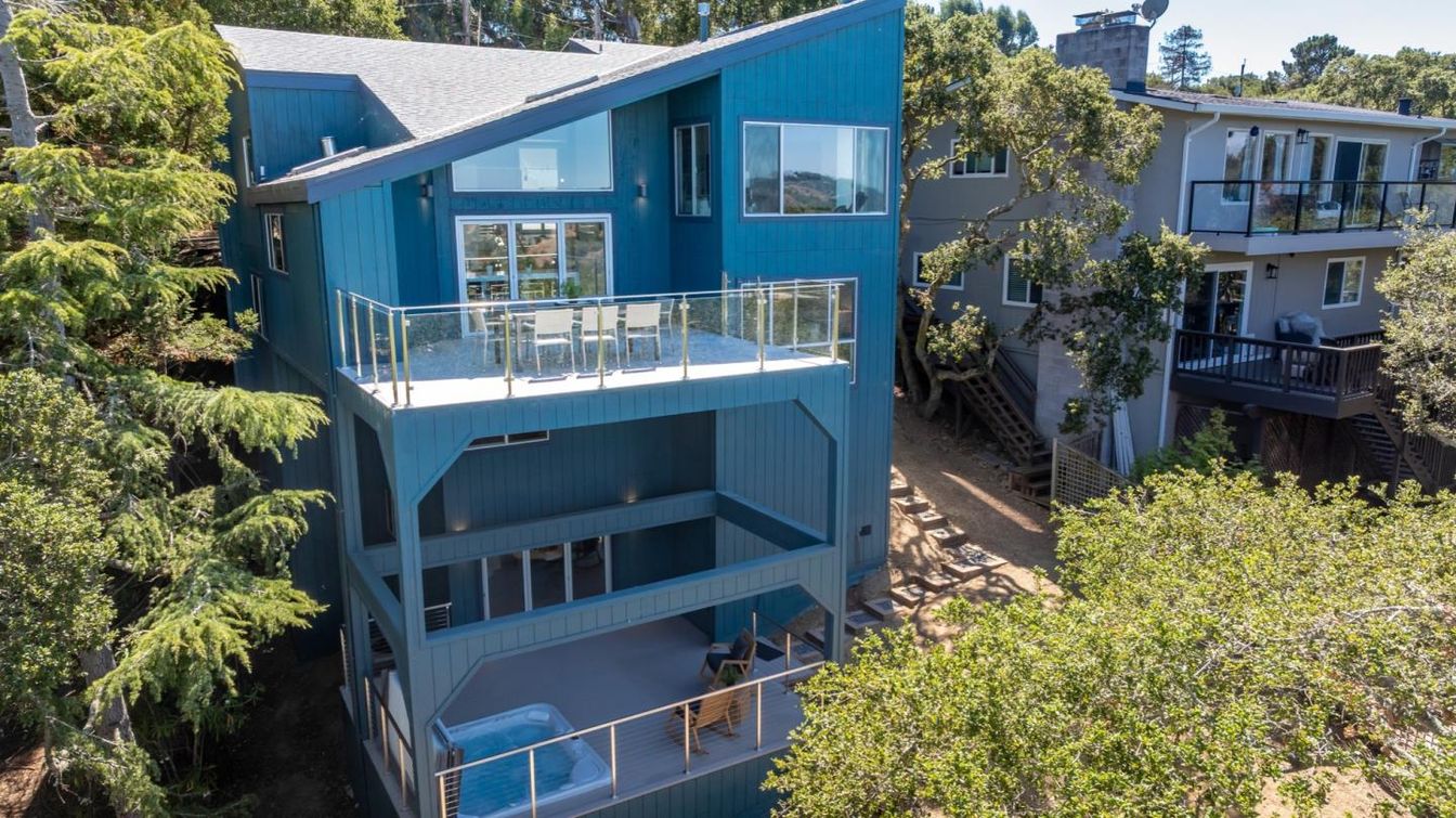 Exterior, Facade, Modern
