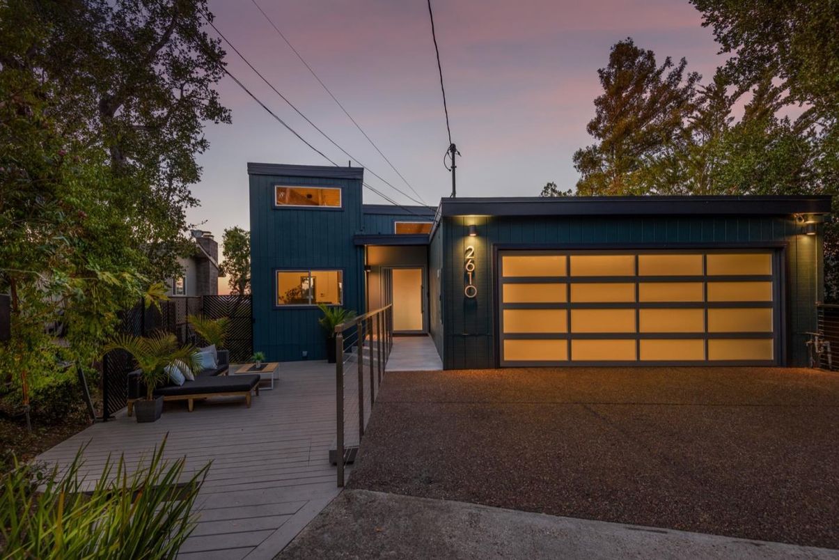 Attached, Exterior, Facade, Modern