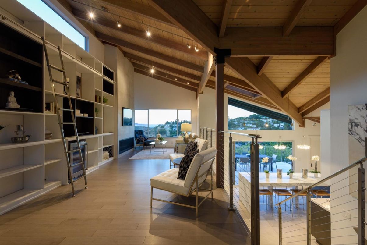 Dining room, Interior, Pendant Lights, Recessed Lighting, Wooden Beams, Wooden Ceilings, Wood Texture Flooring