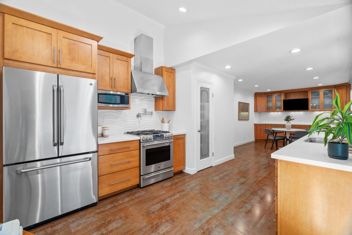 Dining room, Interior, Kitchen, Recessed Lighting, Stainless Steel Appliances