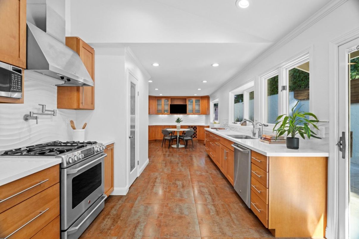 Dining room, Interior, Kitchen, Recessed Lighting, Stainless Steel Appliances