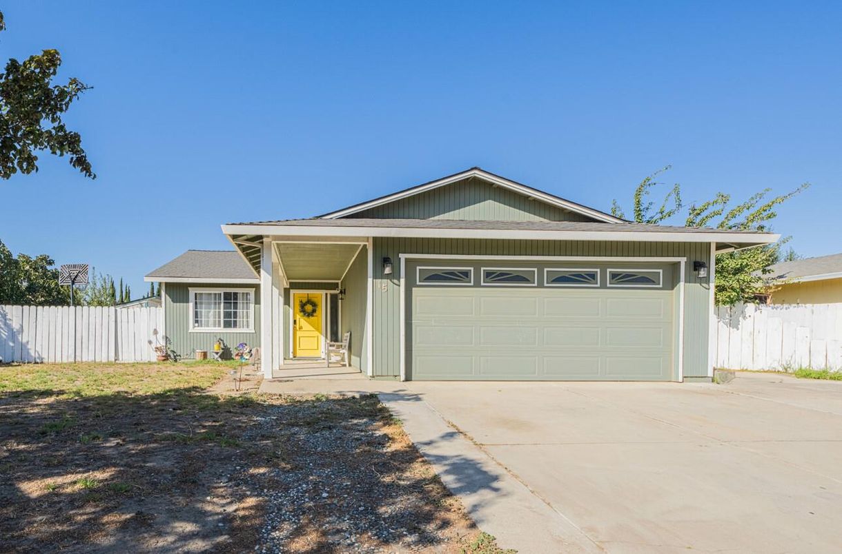 Attached, Exterior, Facade, Ranch