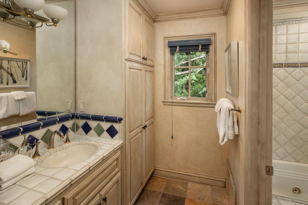 Bathroom, Interior, Tile Countertops