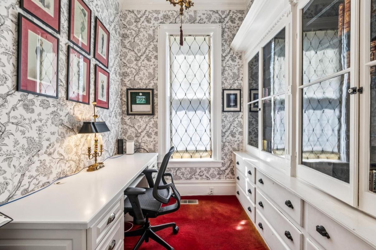 Home Office, Interior
