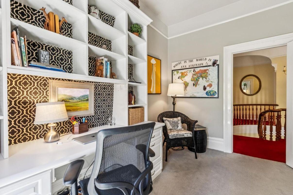 Home Office, Interior