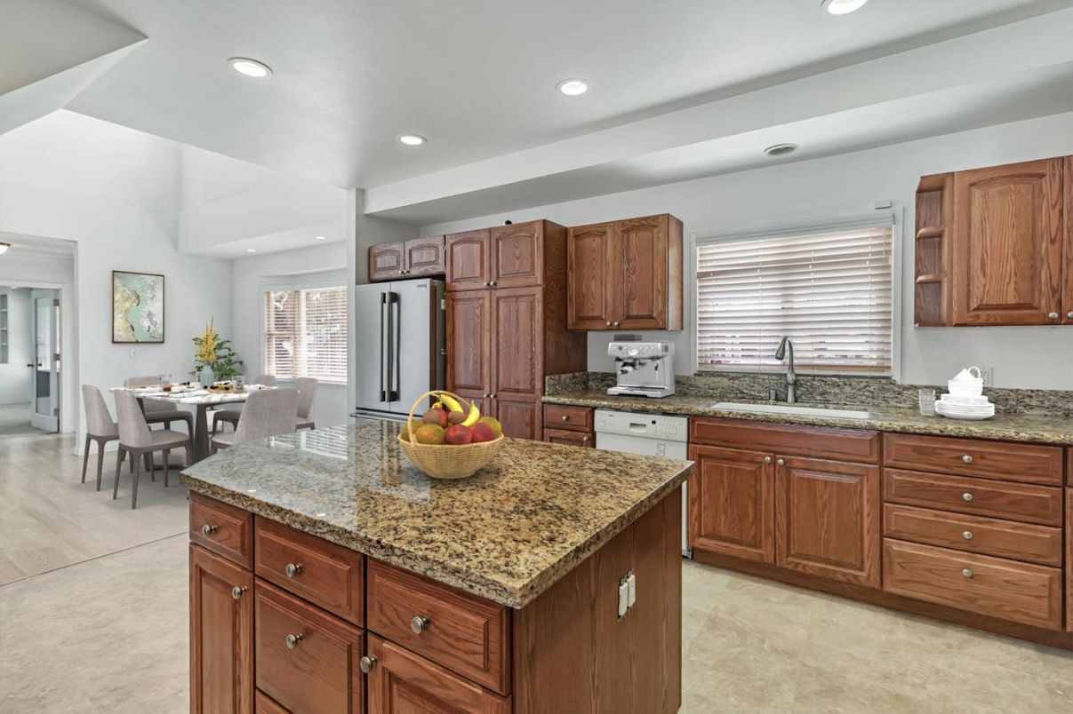 Dining room, Interior, Kitchen, Recessed Lighting