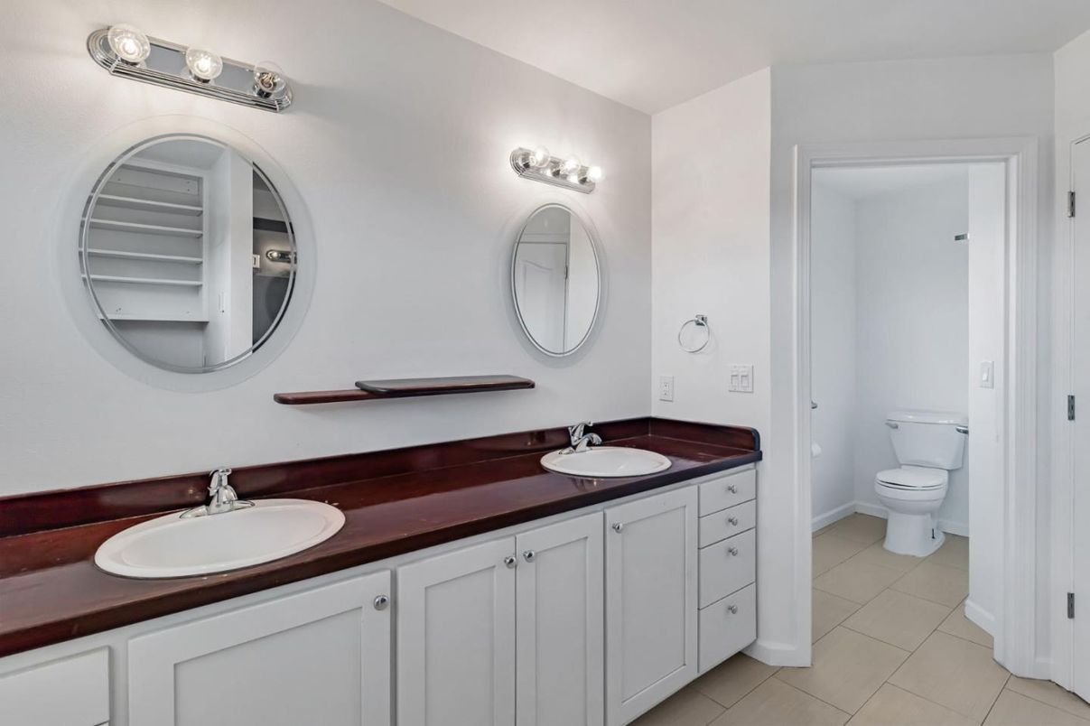 Bathroom, Dual Sink Vanities, Interior