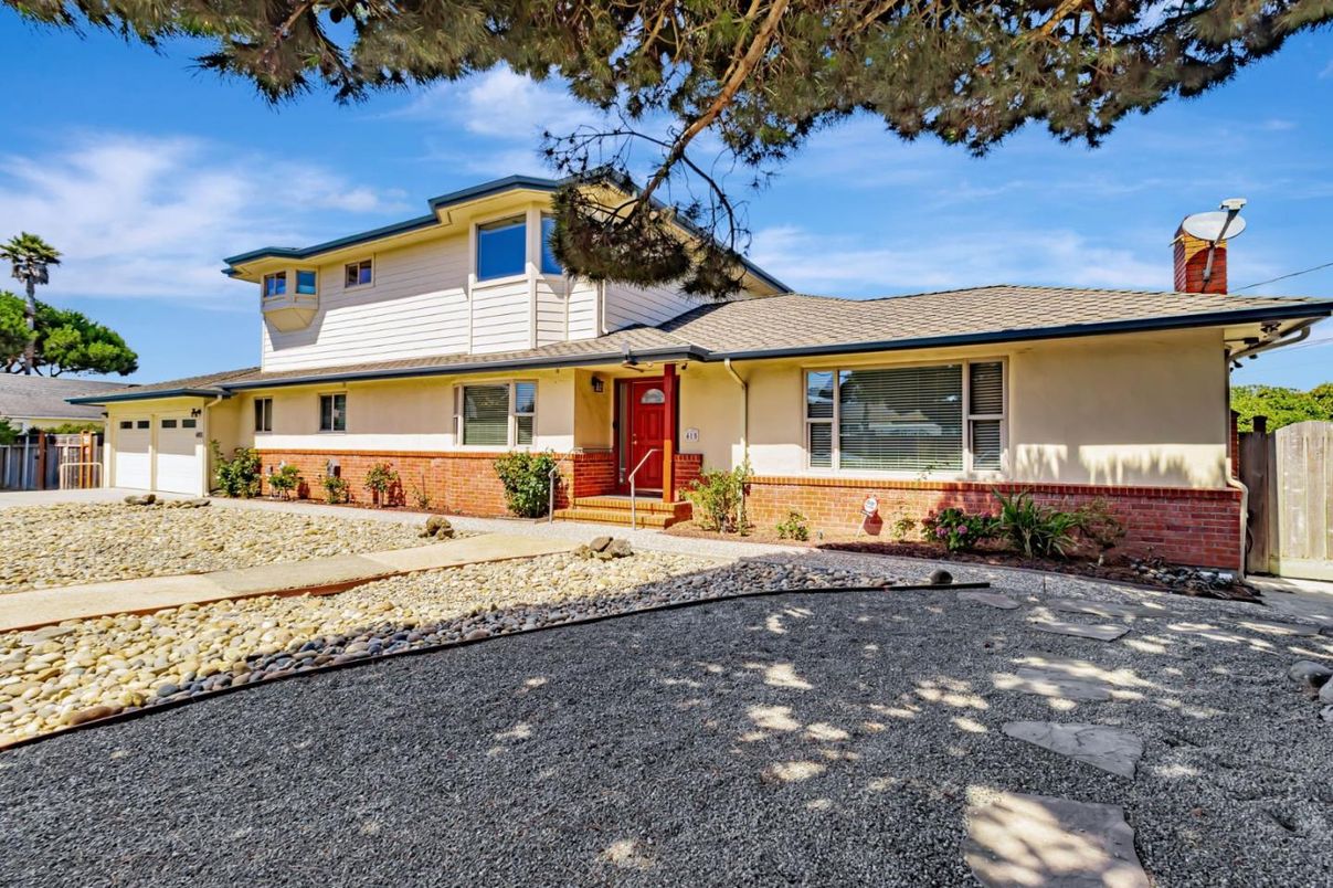 Exterior, Facade, Ranch