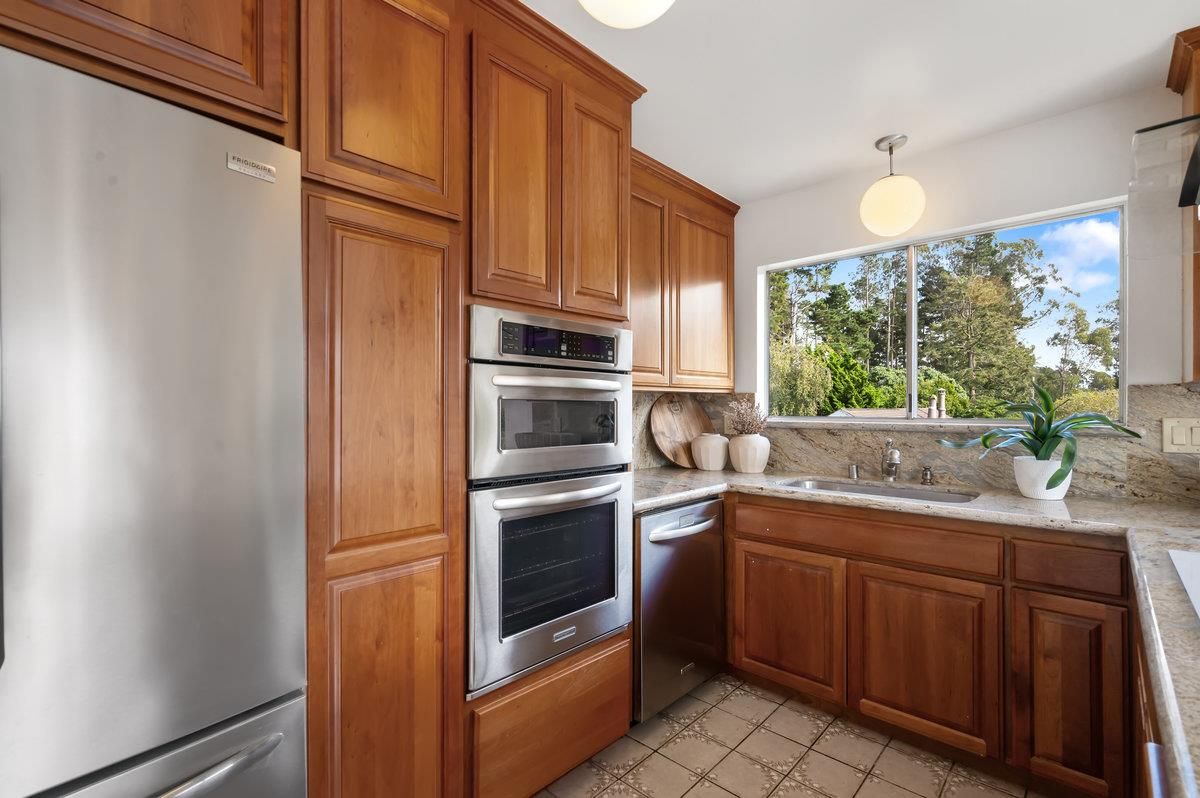 Interior, Kitchen, Pendant Lights, Stainless Steel Appliances
