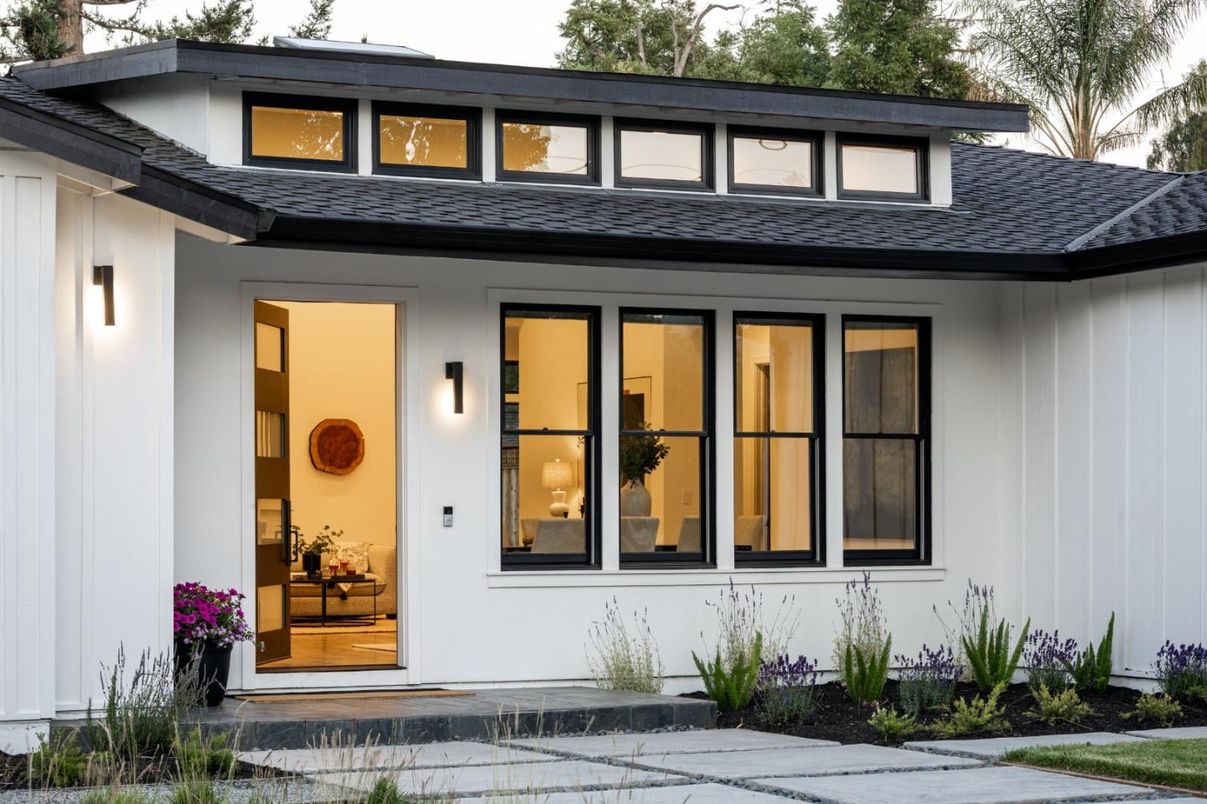 Exterior, Facade, Modern