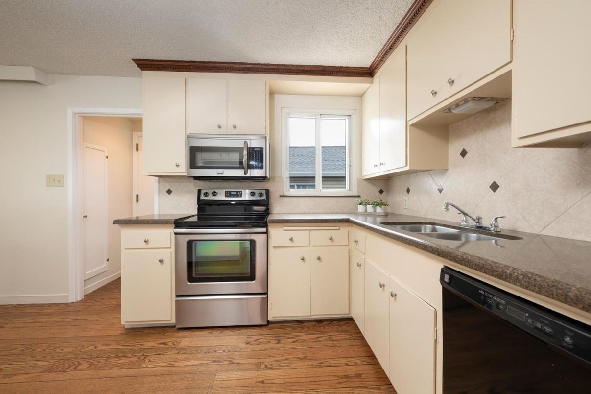 Interior, Kitchen, Stainless Steel Appliances, Wood Texture Flooring