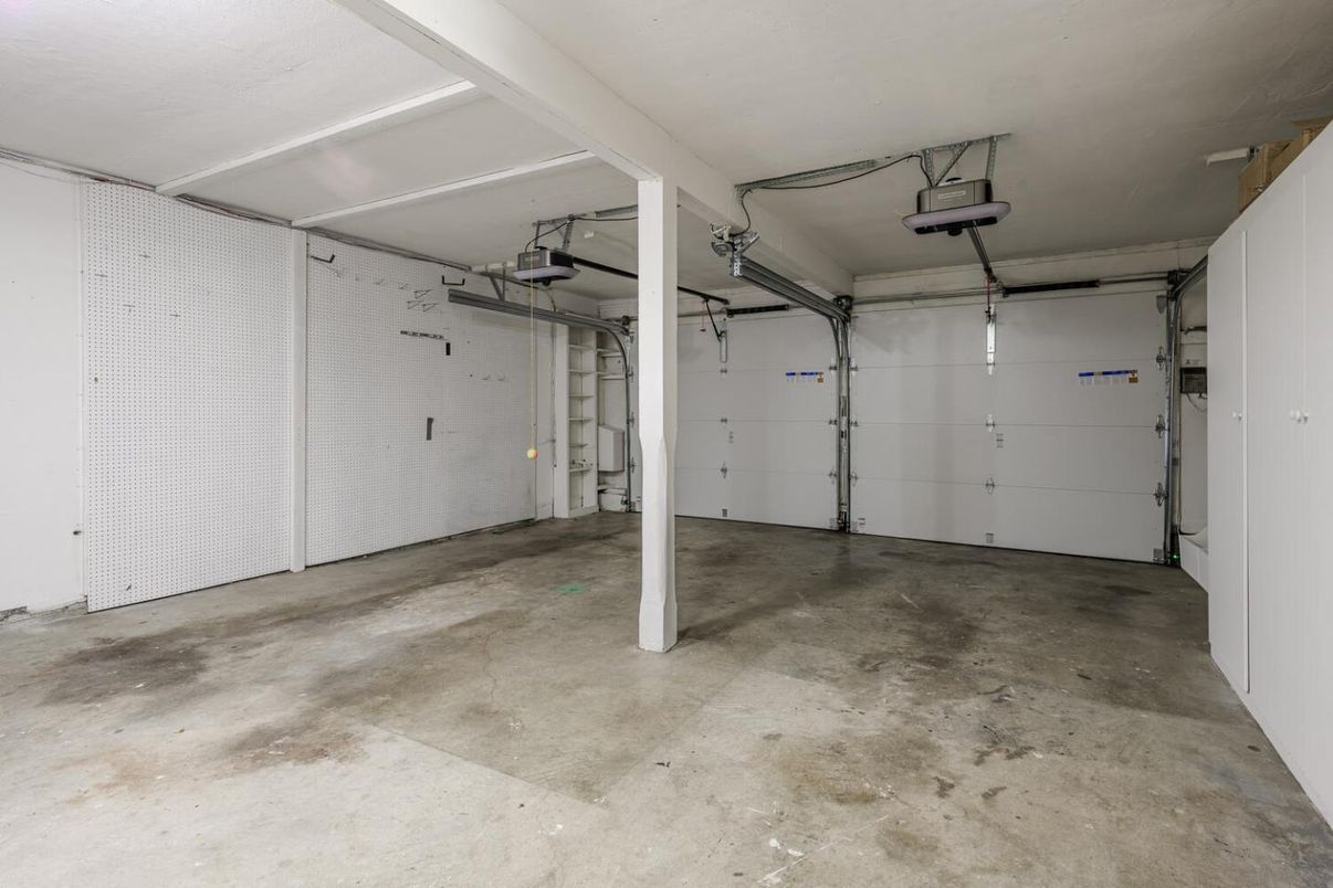 Garage, Interior