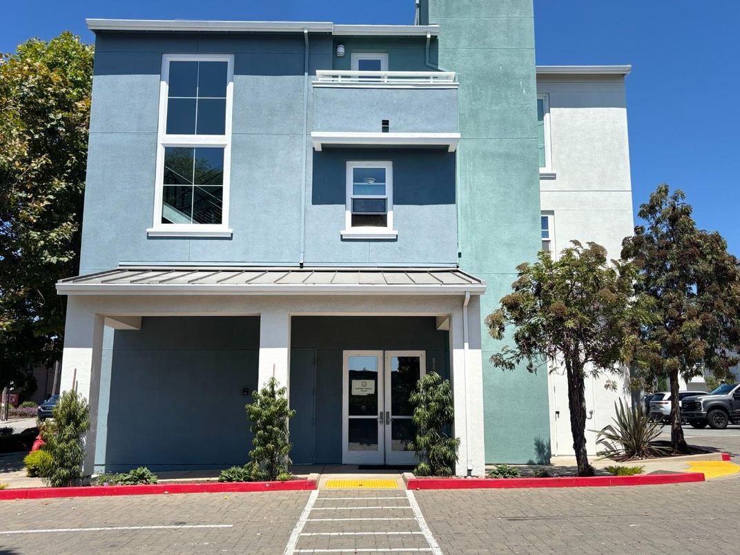 Exterior, Facade, Modern