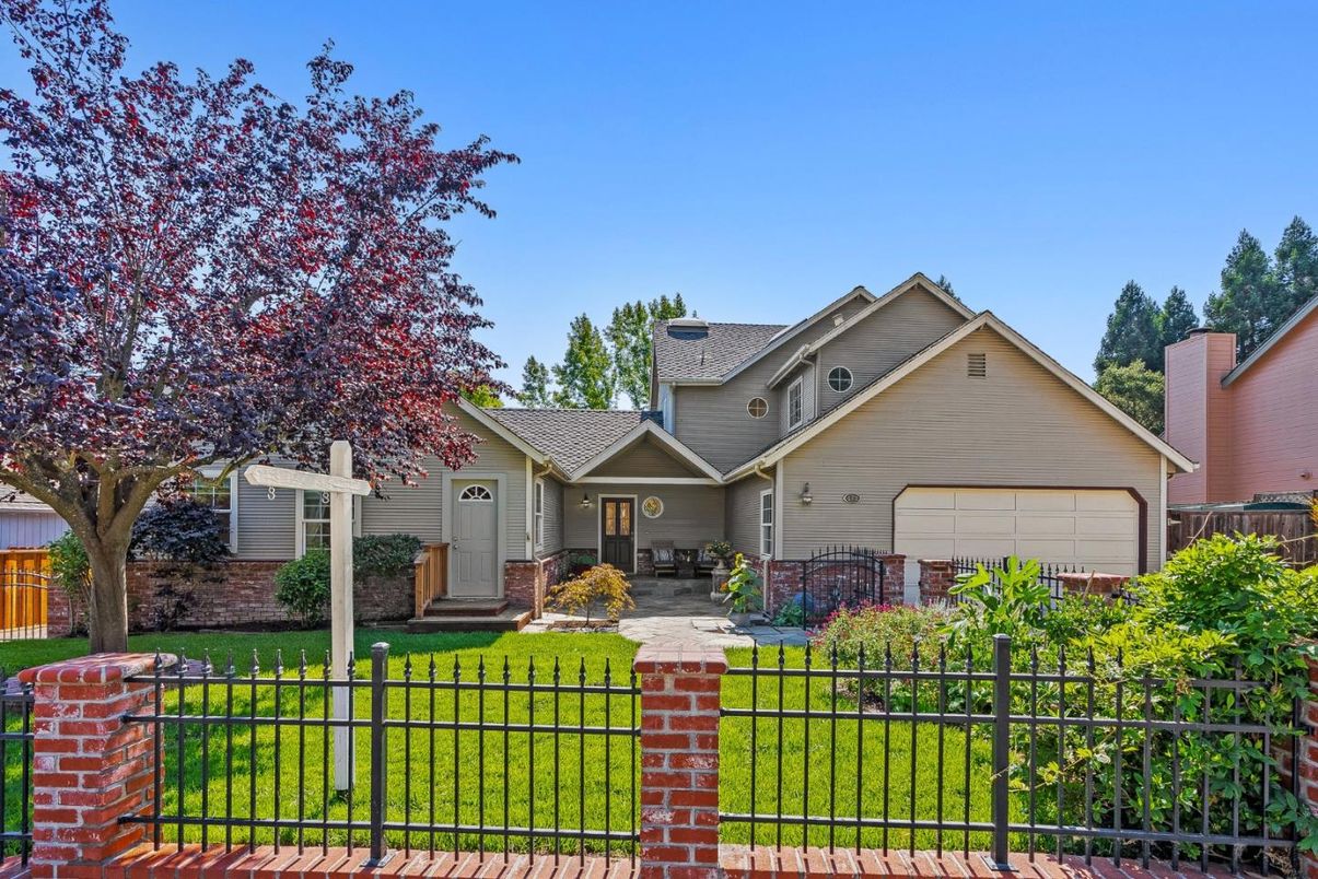 Backyard, Exterior, Facade, Ranch