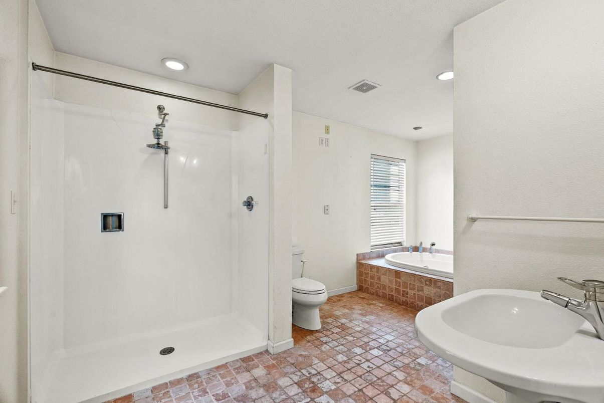 Bathroom, Interior, Recessed Lighting