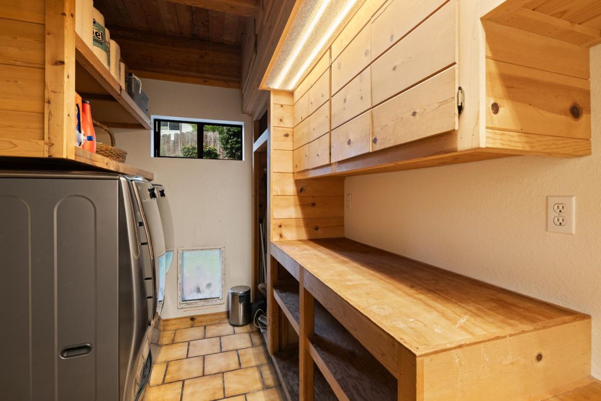 Interior, Washer, Wooden Ceilings, Wooden Walls