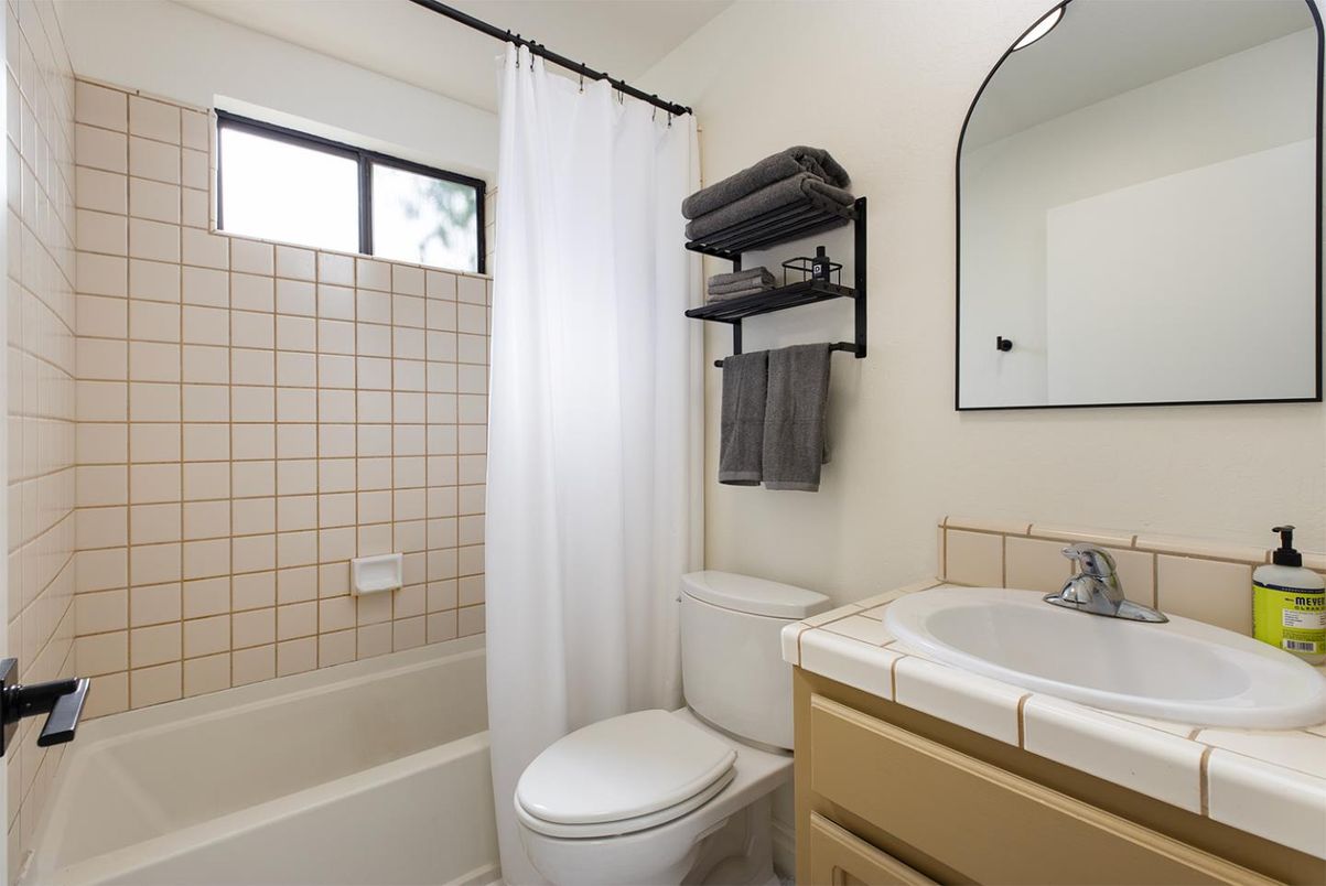 Bathroom, Interior, Tile Countertops