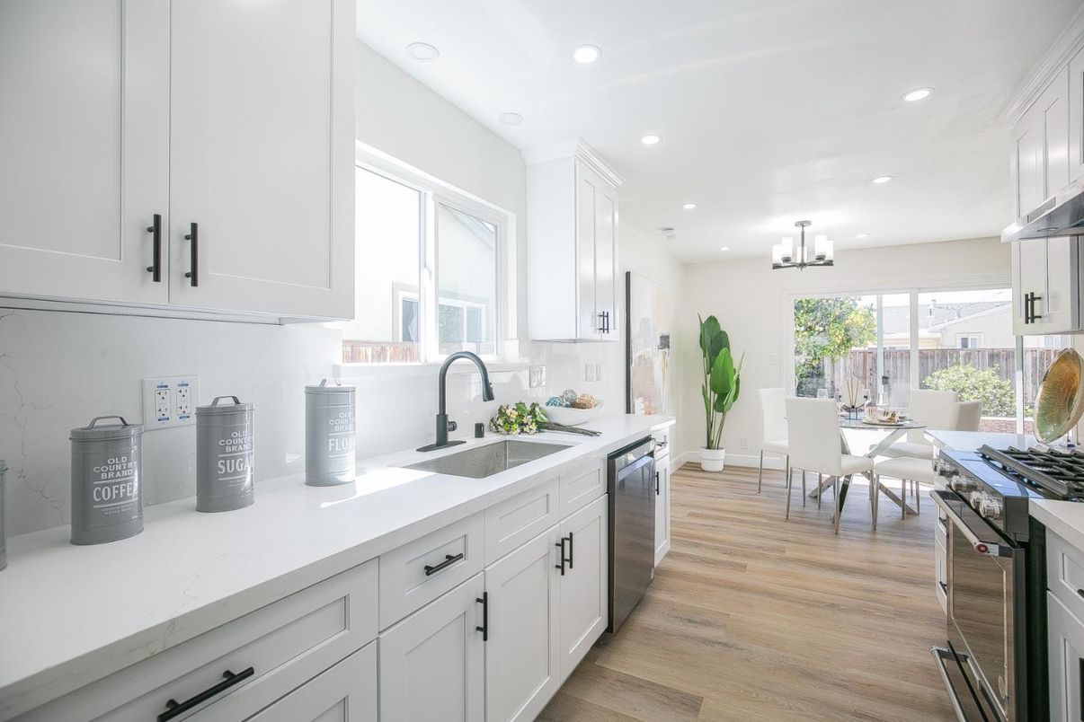 Chandelier, Dining room, Interior, Kitchen, Recessed Lighting, Stainless Steel Appliances, Wood Texture Flooring
