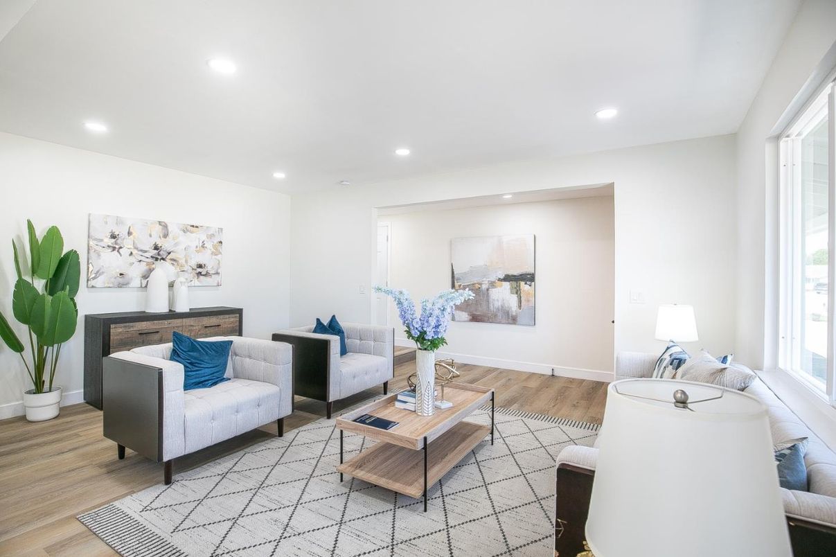 Interior, Living room, Recessed Lighting, Wood Texture Flooring