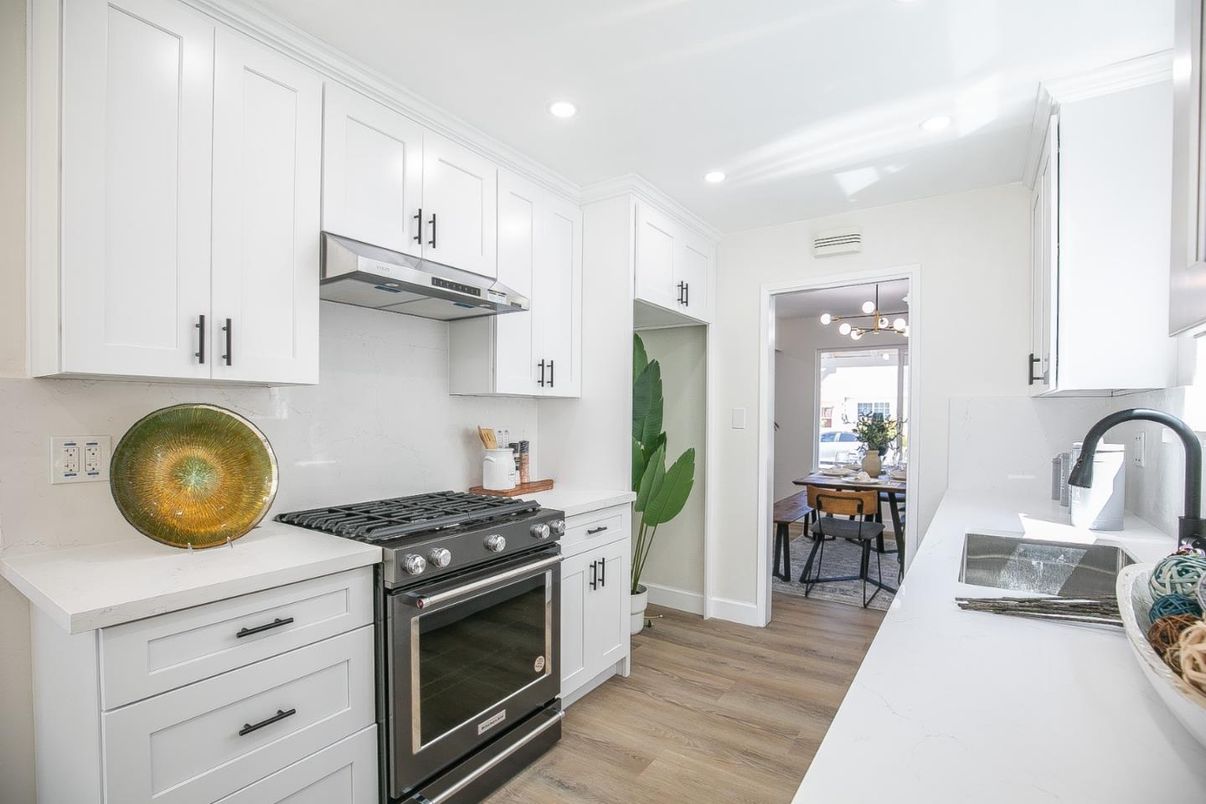 Chandelier, Dining room, Interior, Kitchen, Recessed Lighting, Wood Texture Flooring